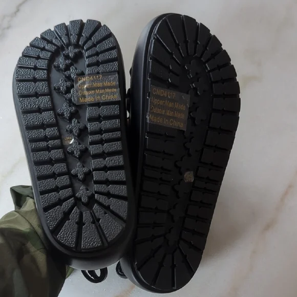 NWT PrettyLittleThing Black Strappy Sandals - Picture 6 of 6